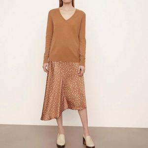 Vince Lightweight Weekend Cashmere Pullover in Honey
